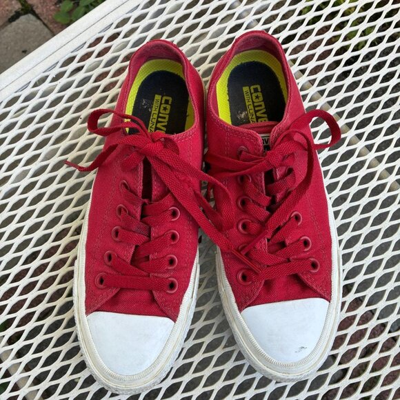 converse low tops in tomato red with a lunarlon insole! Size 6.5 W. Super comfy. - Picture 1 of 4